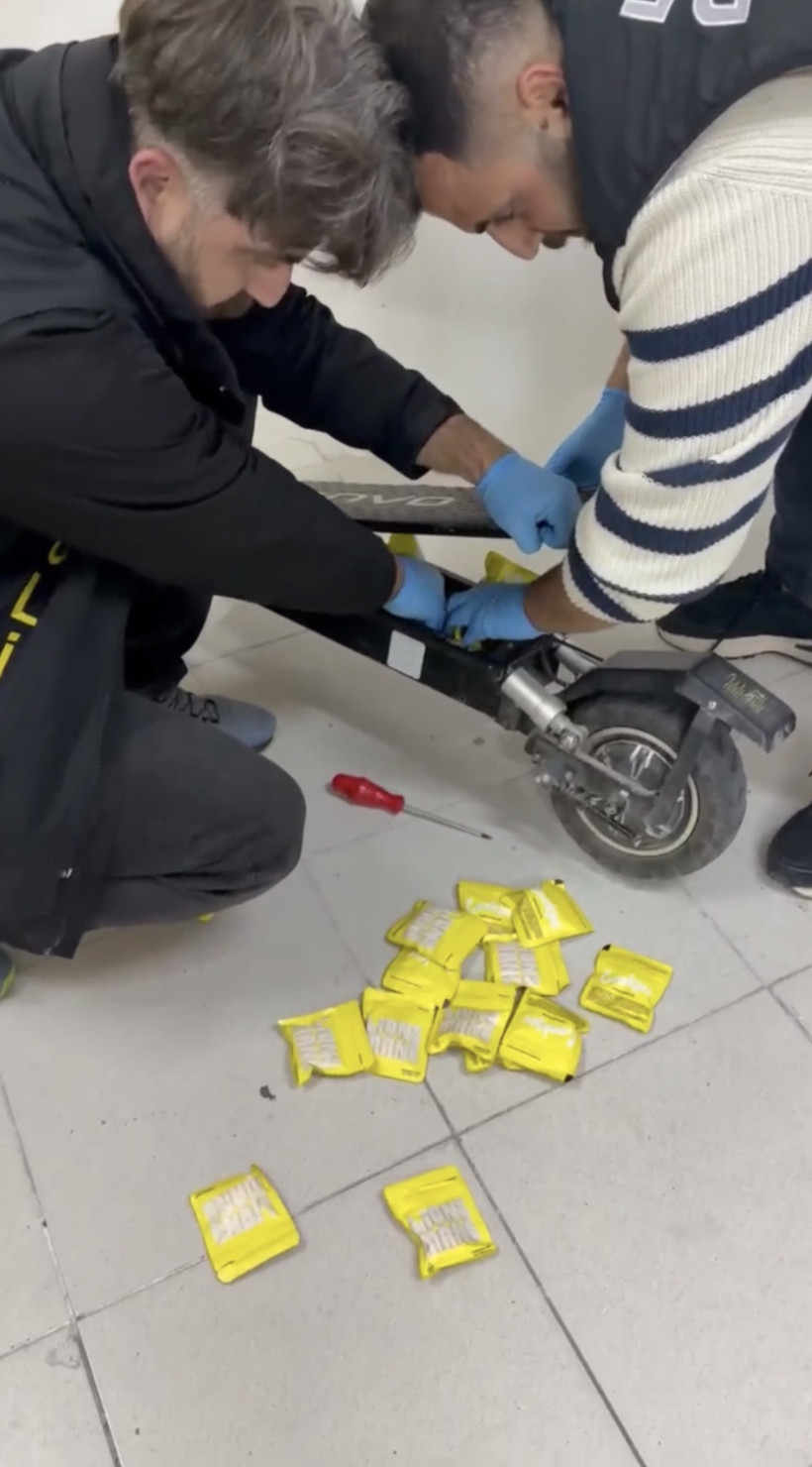 Polis bile şoke oldu: Skutere gizlemişler hem de defter tutmuşlar : Ünlülere yeni bir operasyonun sinyali mi? - Resim : 1