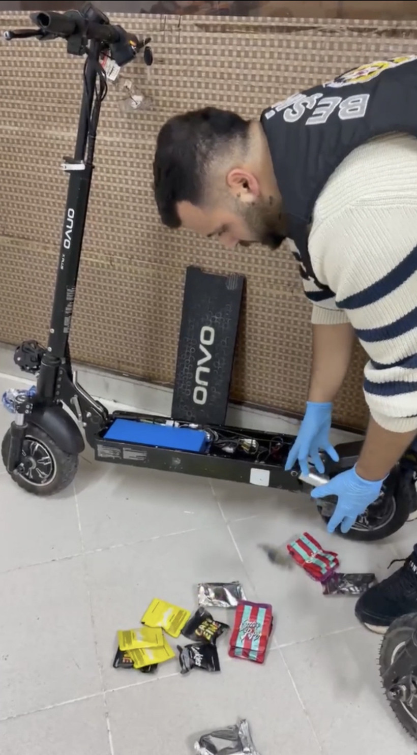 Polis bile şoke oldu: Skutere gizlemişler hem de defter tutmuşlar : Ünlülere yeni bir operasyonun sinyali mi? - Resim : 3