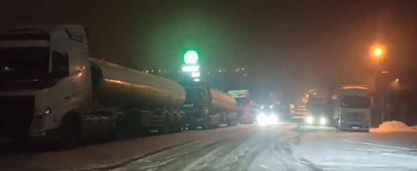 Kar ve tipi vurdu: Sınırda TIR kuyruğu: Ilgar Geçidi'nde ulaşım felç - Resim : 4