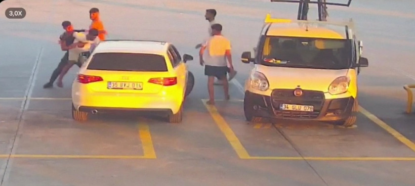 Kuşadası'nda yol verme inadı kanlı bitti: Akaryakıt istasyonunda meydan savaşı - Resim : 1
