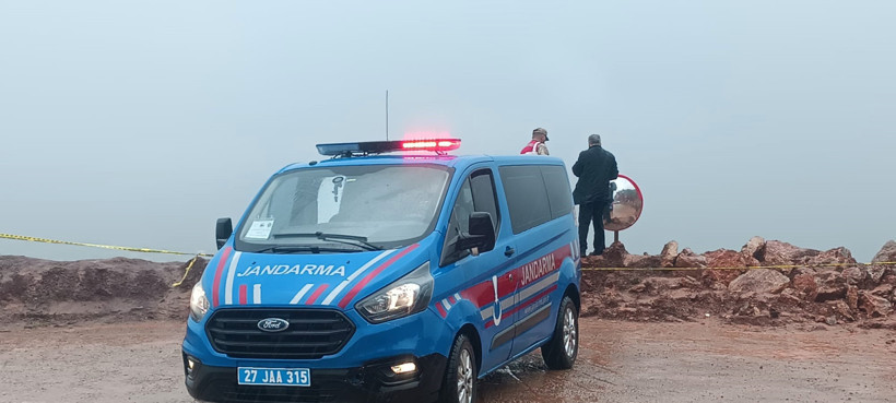 &Ccedil;arpışma sonra alev alan tanker şarampole u&ccedil;tu: Nurdağı&rsquo;nda feci kaza: Tankerler kafa kafaya &ccedil;arpıştı - Resim : 6