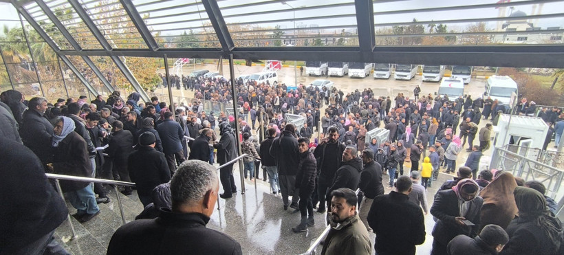 Seçim meydan savaşına döndü: TOMA devreye girdi: 1 ‘i polis 14 yaralı - Resim : 3
