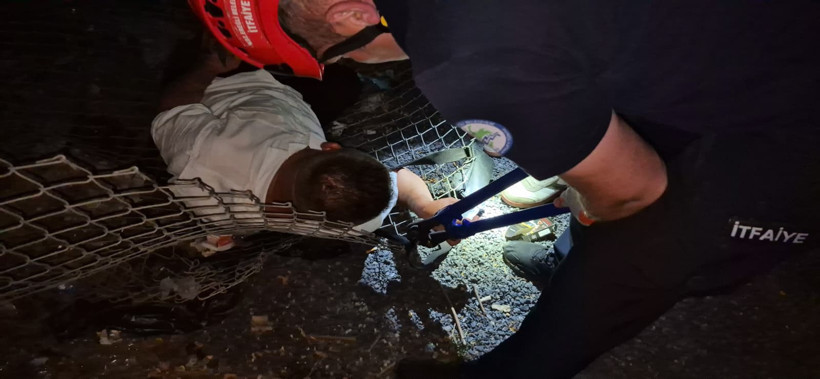İtfaiye erlerinin alkolü şahıs ile imtihanı: Hem ağladı hem de güldürdü - Resim : 1