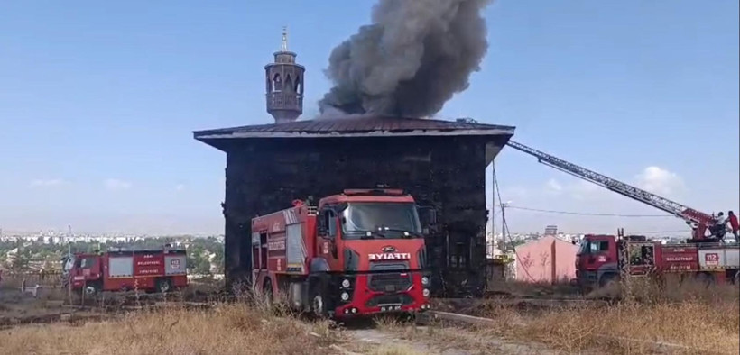 Henüz açılmayan cami alev aldı: İtfaiye ve polis olay yerine sevk edildi - Resim: 3