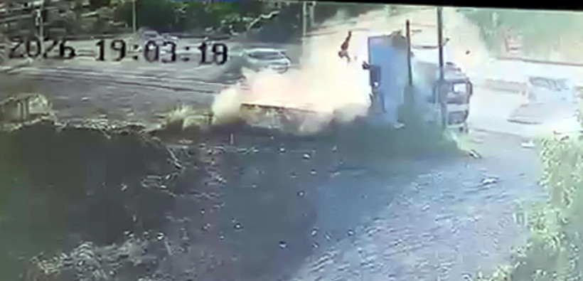 Tekirdağ’da feci kaza: Takla atıp TIR’a çarptı: Kamera anbean kaydetti - Resim : 1