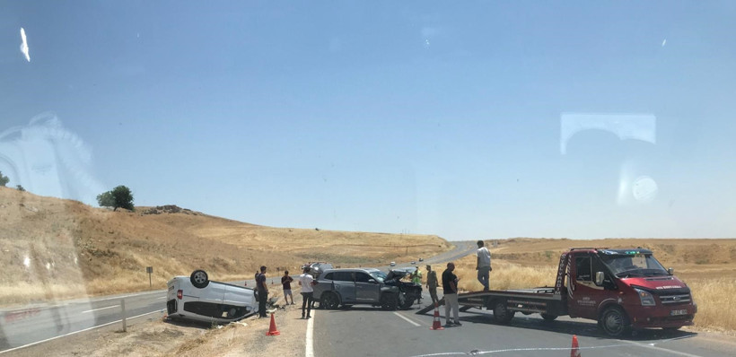 Diyarbakır’da feci kaza: Kafa kafaya çarpıştılar: 9 yaralı - Resim : 2