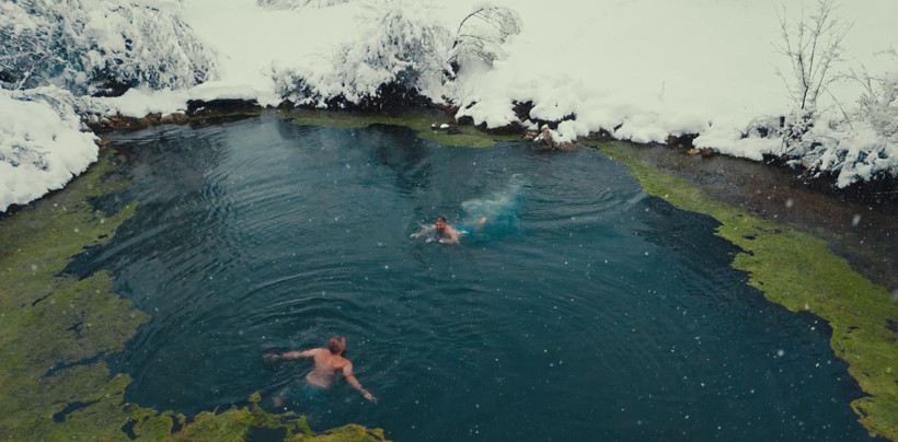 Erzincan'da eksi 5 derecede şifa mesaisi: Karlar içinde göle girdiler - Resim : 4