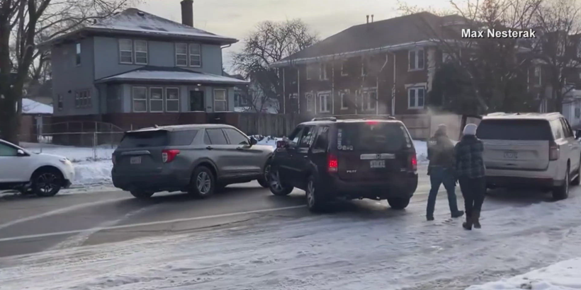 Trump’ı eleştirenin vay haline: Celbi alan polis genç ya da yaşlı dinlemiyor - Resim : 1