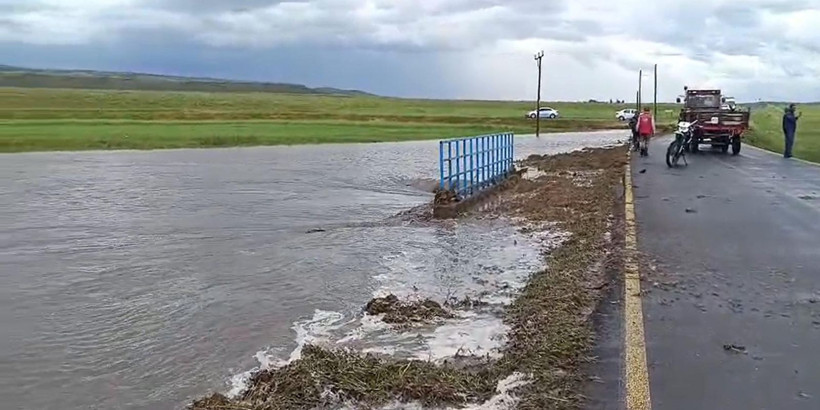 Yollar kapandı evleri su bastı: Kars’ta sel felaketi - Resim: 3
