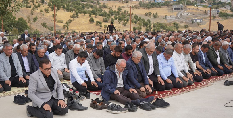Yüzyıllardır değişmeyen rota: Beş bin kişi mezarlıkta buluştu - Resim: 8