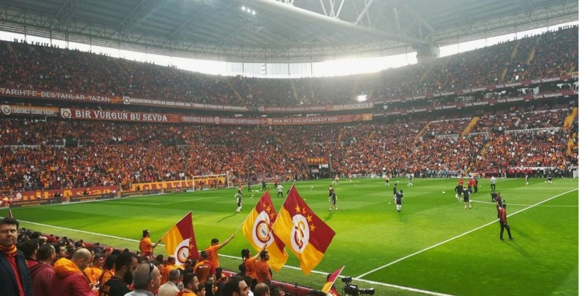Cimbom rekor üstüne rekor kırıyor: Taraftarlar mağazalara akın etti - Resim: 1