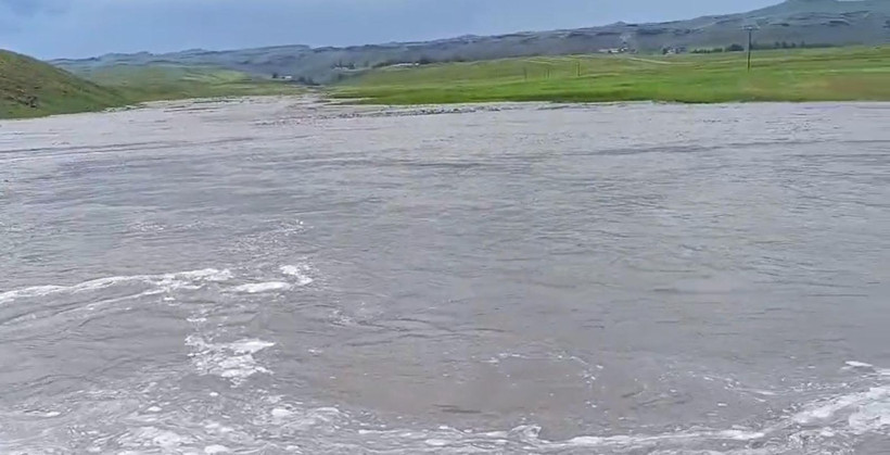 Yollar kapandı evleri su bastı: Kars’ta sel felaketi - Resim: 5