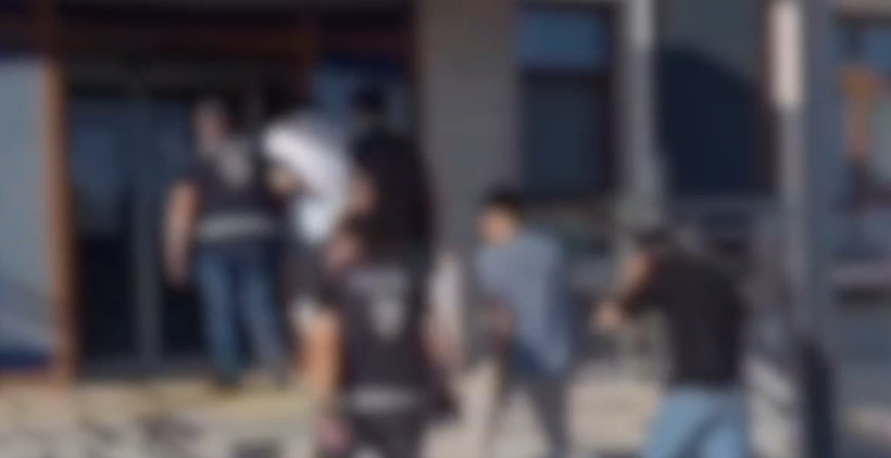 Araçlarının lastiği patladı: Buldukları çözüm ise hayrete düşürdü - Resim : 2