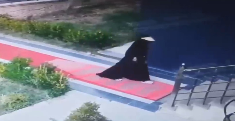 Tanınmamak için çarşafa büründü: Hamile hırsızın kaçış planı suya düştü - Resim : 1