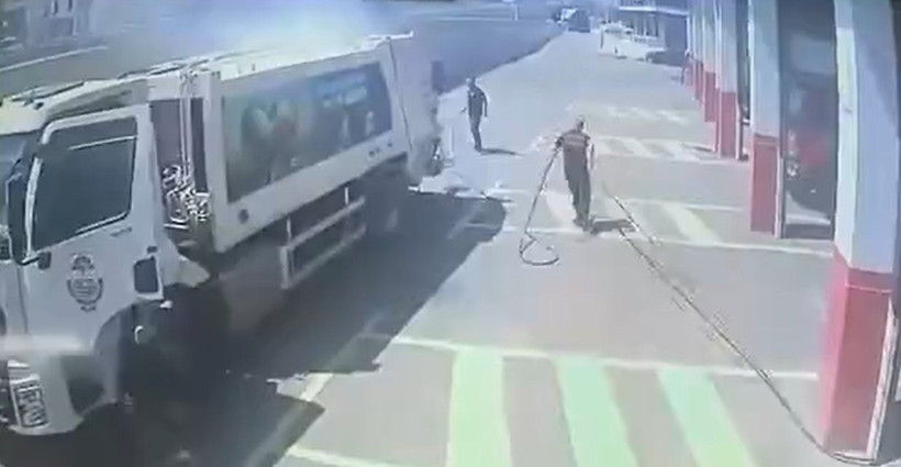 İtfaiyeciler bile gözlerine inanamadı: Alev alan kamyonla müfreze istasyonuna sığındı - Resim : 3