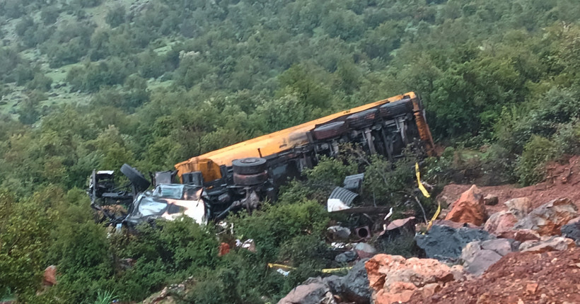 &Ccedil;arpışma sonra alev alan tanker şarampole u&ccedil;tu: Nurdağı&rsquo;nda feci kaza: Tankerler kafa kafaya &ccedil;arpıştı - Resim : 5