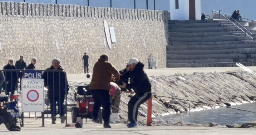 Bu da selam kavgası karakolda bitti: Limanda sopa ve tekmeler havada u&ccedil;uştu - Resim : 3