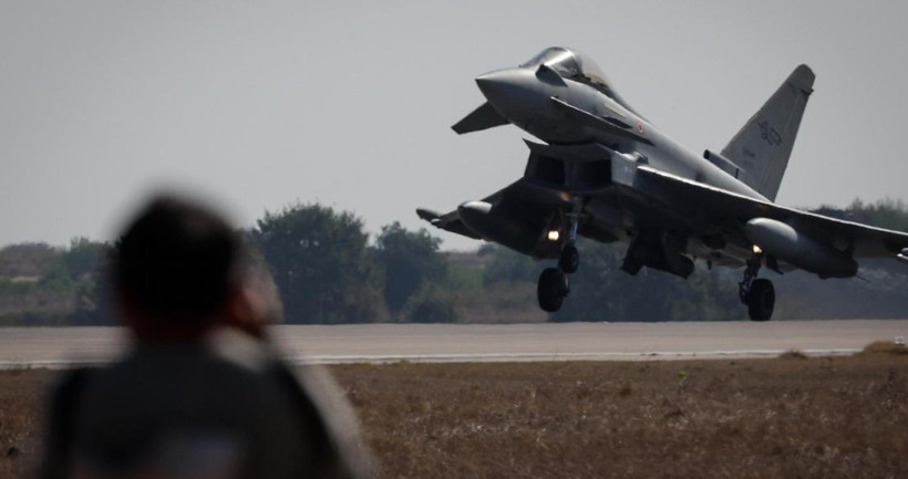 NATO hava sahasına giren İHA'yı Türk jetleri düşürdü - Resim : 1