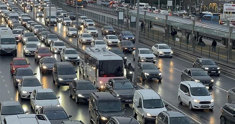 İstanbul güne trafik çilesiyle başladı: Yoğunluk yüzde 71'e ulaştı - Resim: 3