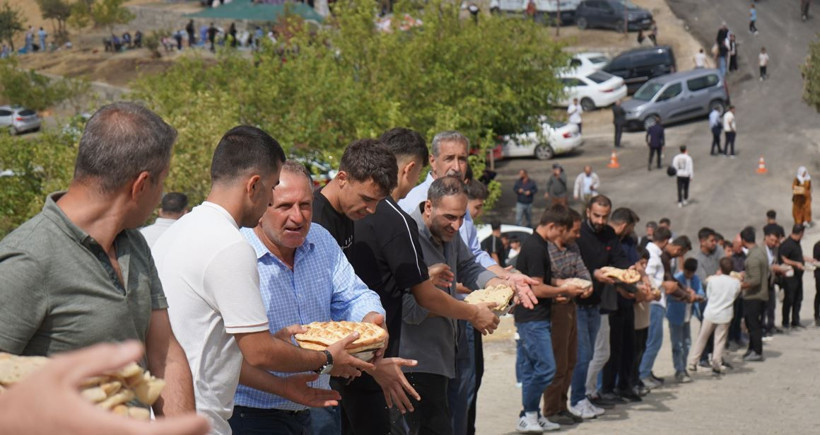 Yüzyıllardır değişmeyen rota: Beş bin kişi mezarlıkta buluştu - Resim: 6