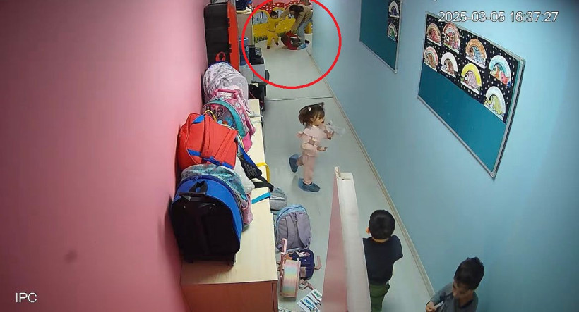 Tekmeci &ouml;ğretmenin cezası belli oldu: Mahkeme kamera g&ouml;r&uuml;nt&uuml;lerini delil saydı - Resim : 4