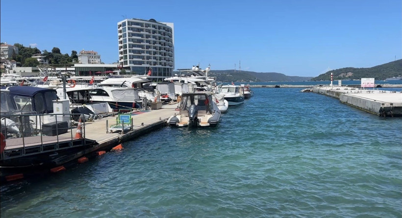 İstanbul Boğazı'nda korku dolu dakikalar: Teknenin altında baygın halde buldular - Resim : 1
