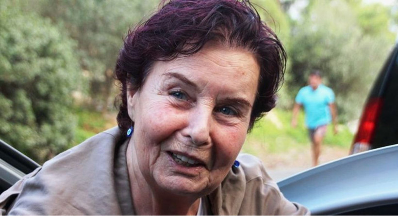 Yeşilçam'ın menekşe gözlüsü: Fatma Girik mezarı başında anıldı - Resim: 12