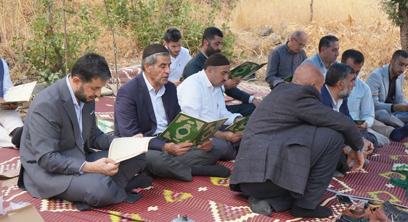 Yüzyıllardır değişmeyen rota: Beş bin kişi mezarlıkta buluştu - Resim: 1