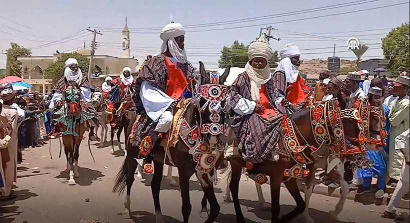 At sırtında asırlık gösteri: 'Hawan Daushe' büyülemeye bevam ediyor - Resim: 16