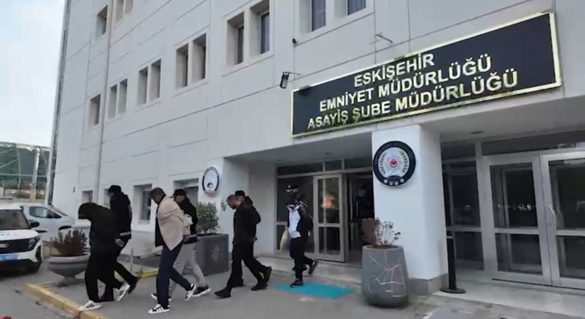 Eskişehir’de fuhuş operasyonu: 19 kadın kurtarıldı - Resim : 1