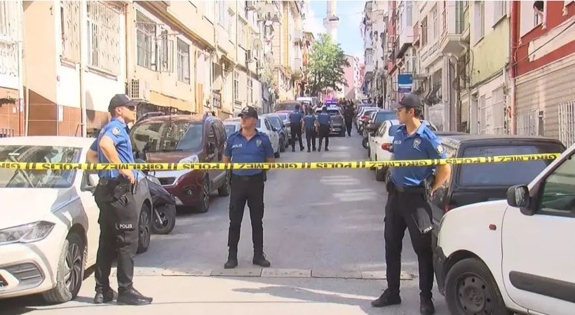 Emekli polis eşi ve çocuğunu öldürüp intihar etti - Resim : 1