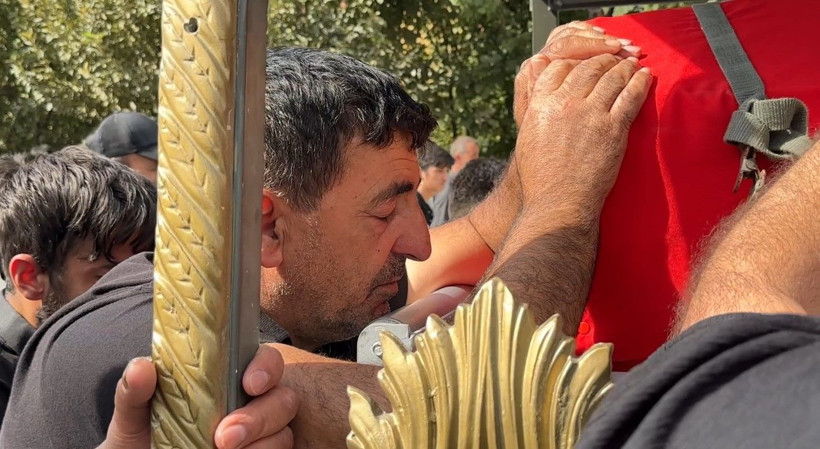 Baba evinde helallik alındı: Şehit Bülent son yolculuğuna uğurlandı - Resim: 6