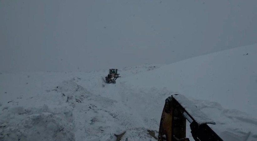 Artvin'de çığ düştü: Mahsur kalanlar var: Bölgeye ekipler sevk edildi - Resim : 2