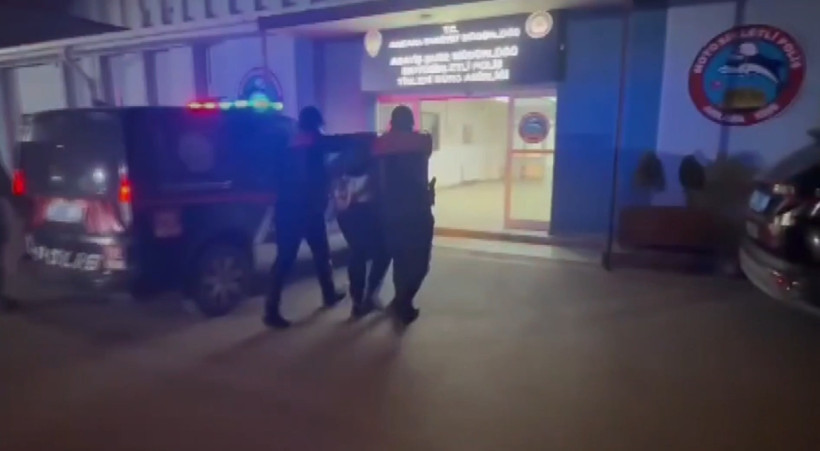 Araçtaki sır bölme ifşa oldu: Kumandayla açılan zula patladı - Resim : 2