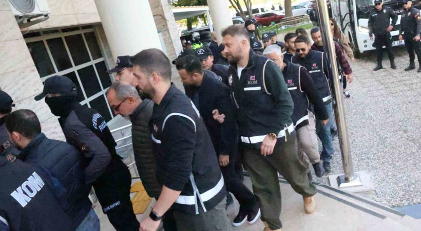 Milas Belediye Başkanı ve oğlu dahil 18 tutuklama - Resim : 1