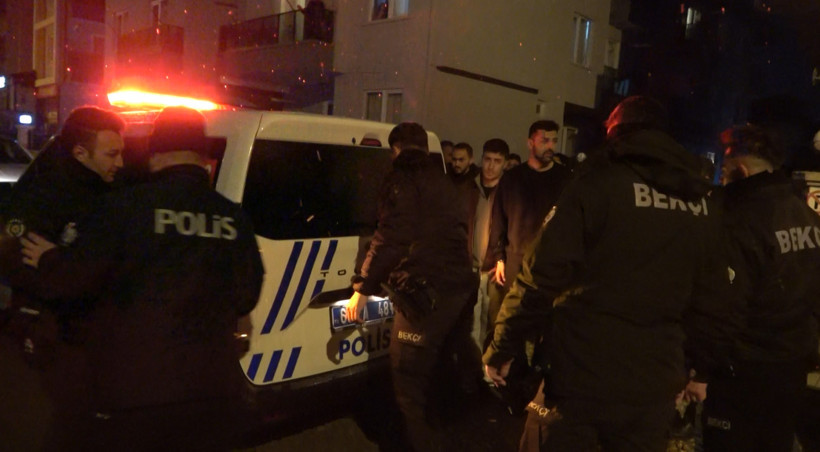 G&uuml;r&uuml;lt&uuml; kavgası meydan savaşına d&ouml;nd&uuml;: Polis kavgayı biber gazı ile ayırdı: 7 g&ouml;zaltı - Resim : 2