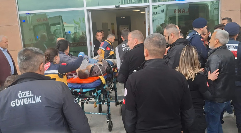 Gözü dönmüş saldırgan dehşet saçtı: Amca öldü, yeğen ölüm kalım savaşı veriyor - Resim : 2