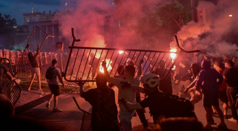 Sırbistan’daki protestolarda ortalık karıştı: Gözaltına alınanlar var - Resim : 2