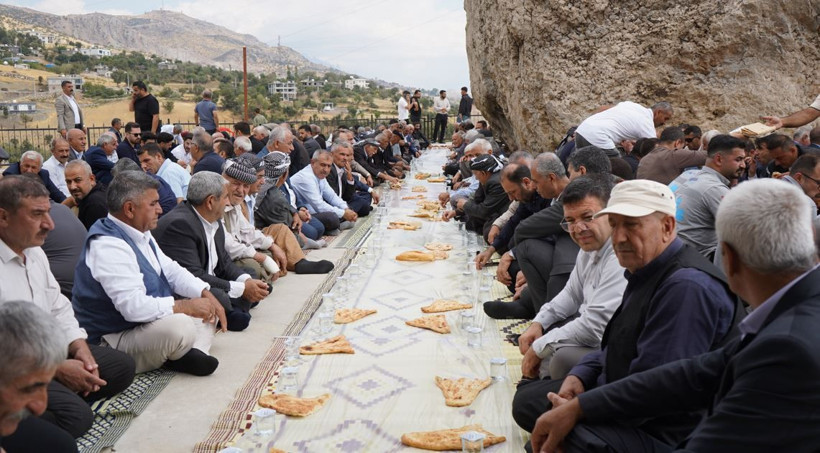 Yüzyıllardır değişmeyen rota: Beş bin kişi mezarlıkta buluştu - Resim: 5