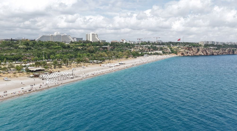Antalya’da bayram öncesi hareketlilik: Şezlong ve şemsiye fiyatları el yakacak - Resim: 3