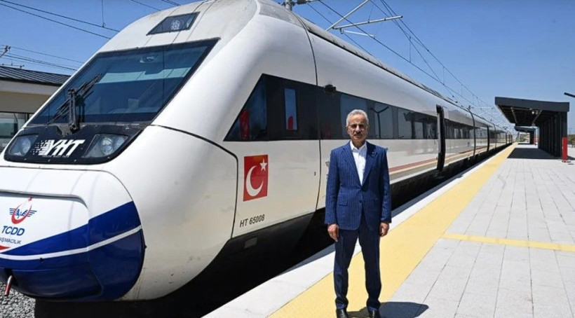 Bakan Uraloğlu müjdeyi verdi: 4 saatlik yol 1,5 saate düşüyor - Resim: 14