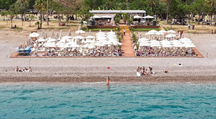 Antalya’da bayram öncesi hareketlilik: Şezlong ve şemsiye fiyatları el yakacak - Resim: 6