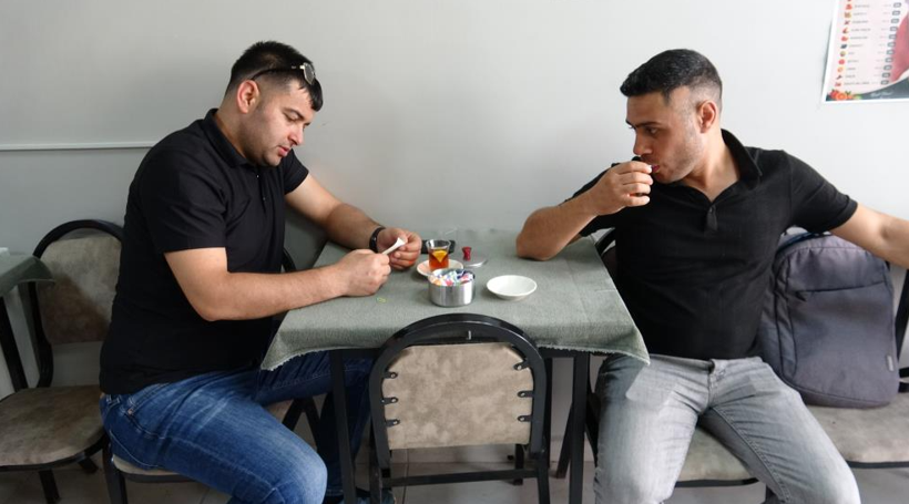 Çay işletmecisi, milyonlara böyle ulaştı: Adisyonlar insanların gününü güzelleştirdi - Resim: 7
