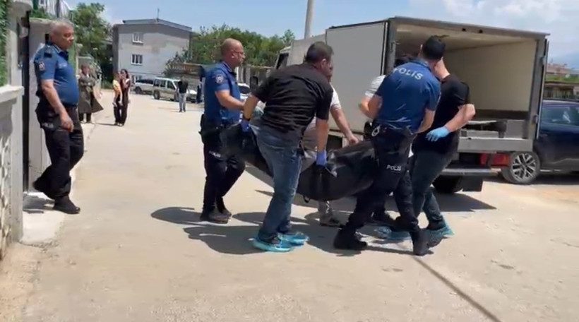 Evden yükselen çığlıklar acı sonla bitti: Cani adam eşini bıçaklayarak öldürdü - Resim : 1