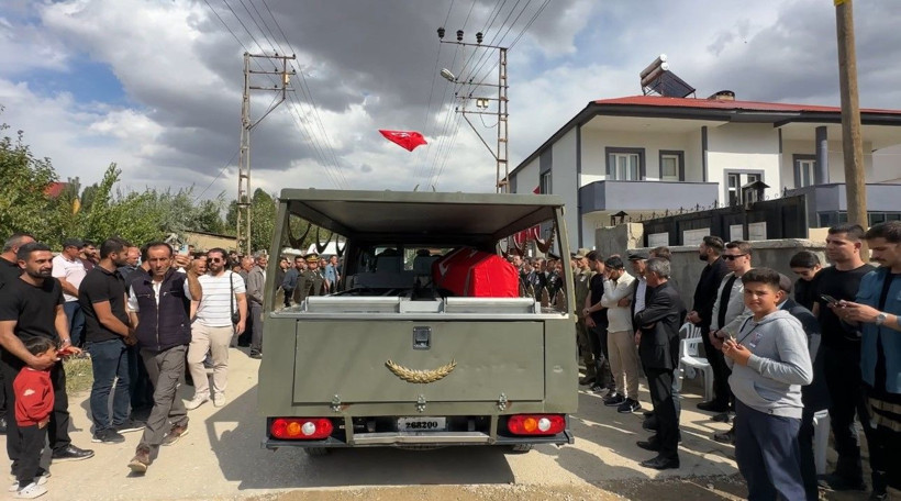 Baba evinde helallik alındı: Şehit Bülent son yolculuğuna uğurlandı - Resim: 4