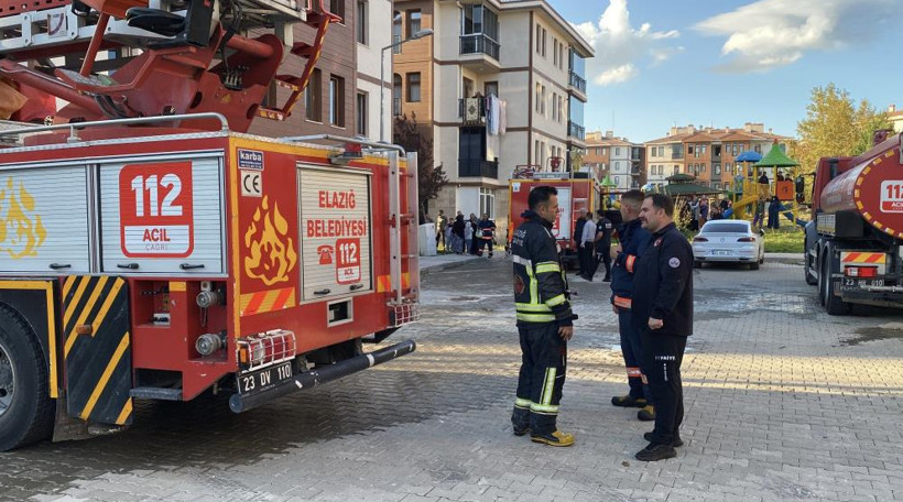 Elazığ’da 4 katlı binada yangın çıktı - Resim : 1