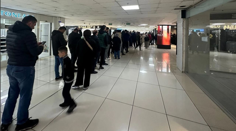 Fiyatının düştüğünü gören altın almaya koştu: Kuyrukların ucu görünmedi - Resim: 2