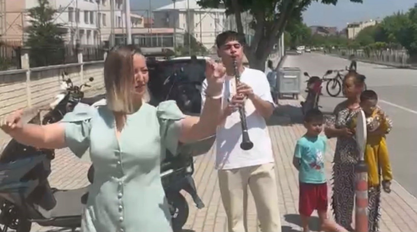 Boşanma kararı gelince bayram başladı: Davul zurna ve lokmalı kutlama - Resim : 2