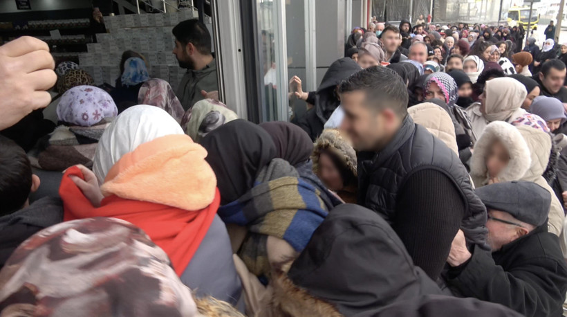 Bursa’da soğuğu unutturan 100 liralık izdiham: Duyan koştu: Güvenlik devre kesti - Resim : 3