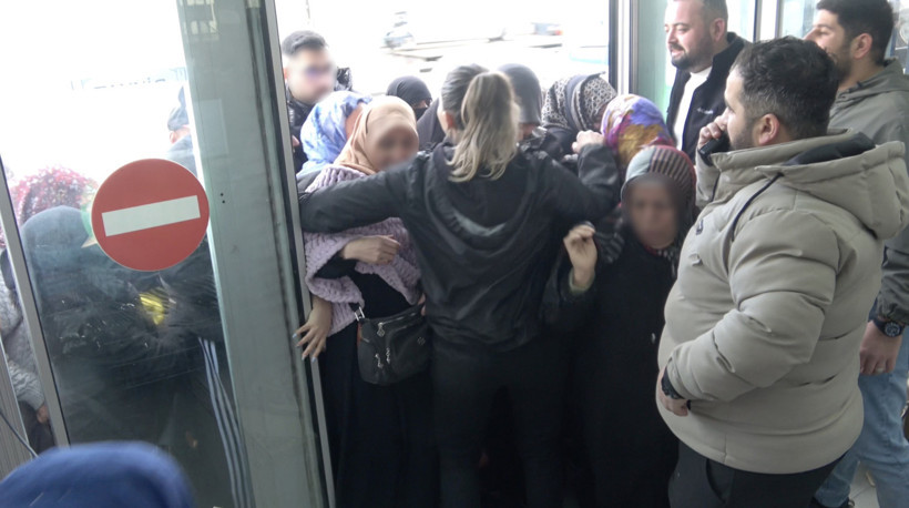 Bursa’da soğuğu unutturan 100 liralık izdiham: Duyan koştu: Güvenlik devre kesti - Resim : 4
